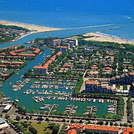 Great Flat With Shared Pool For Six Guests-beahost Appartamento Caorle