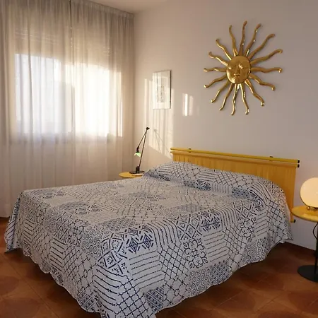 Great Flat With Shared Pool For Six Guests-beahost Apartman Caorle