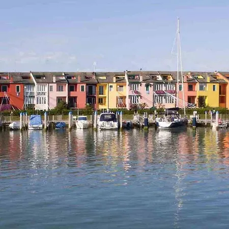Apartman Great Flat With Shared Pool For Six Guests-beahost Caorle