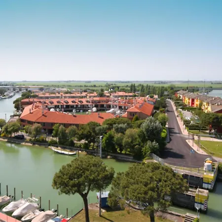 Great Flat With Shared Pool For Six Guests-beahost Appartamento Caorle