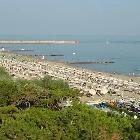 Great Flat With Shared Pool For Six Guests-beahost Caorle